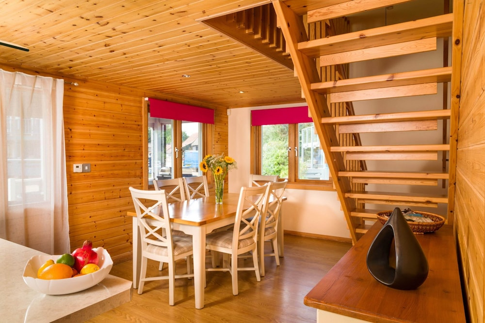 Lodge in Caldecott Hall With Private Hot Tub