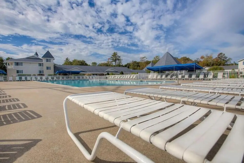 Driftaway Hotel and Pool