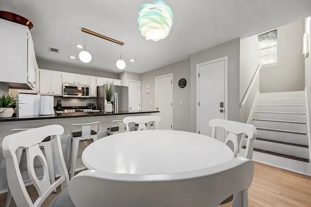 Cute Beach House Minutes from Beach