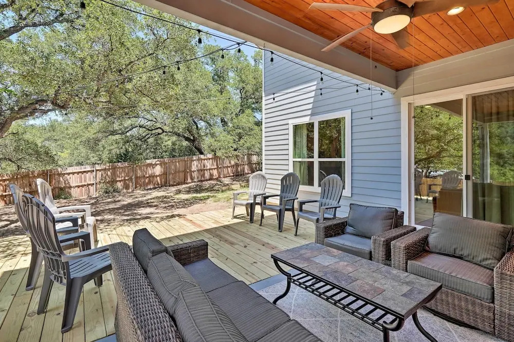 Walk to Lake Austin: Spacious Getaway w/ Patio