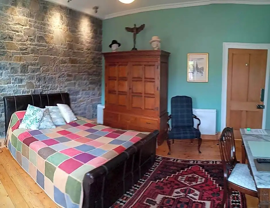 Kirkview House