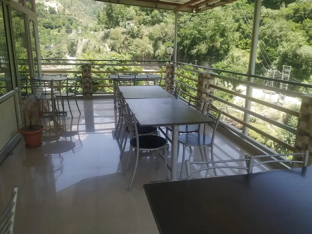 Hotel Mansarovar