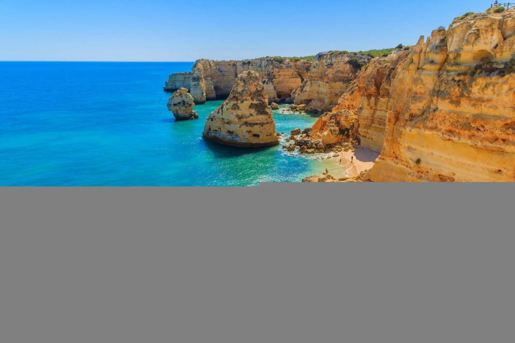 B06 - Top-Floor Marina Club 2 Bed Apartment