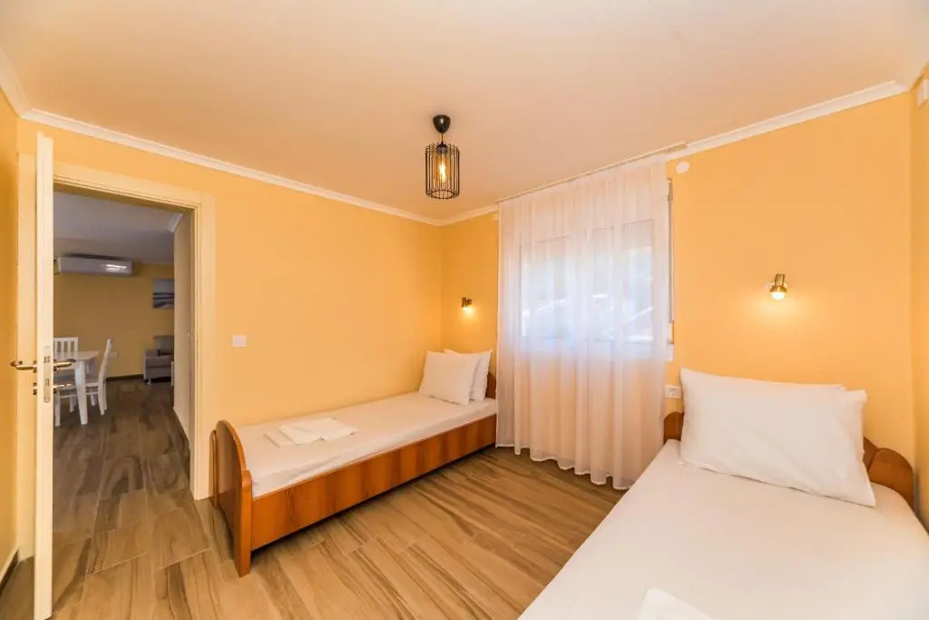 Apartments and Rooms Sole Mar