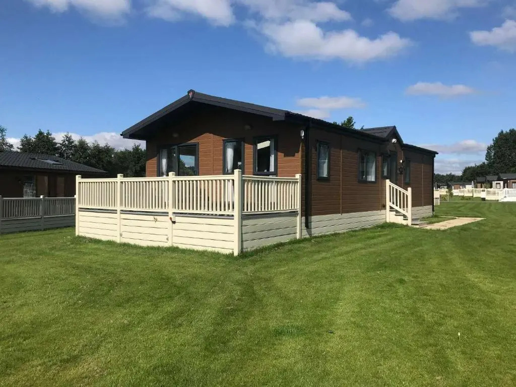 Lucky Lodge with Hot Tub