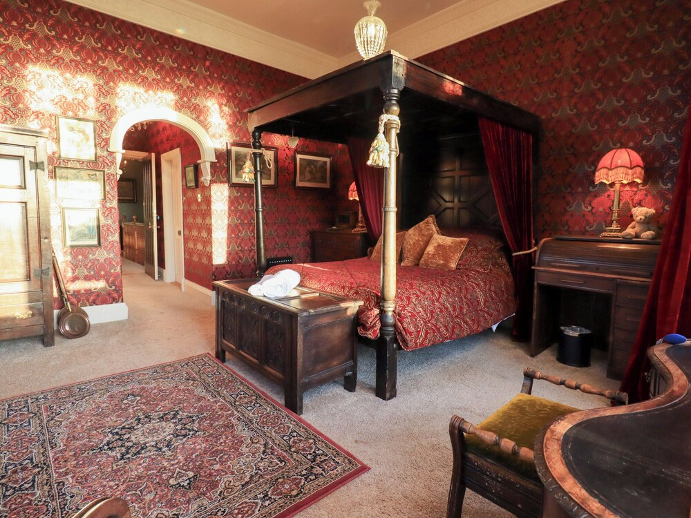 Summerlands Hall Gothic Apartment