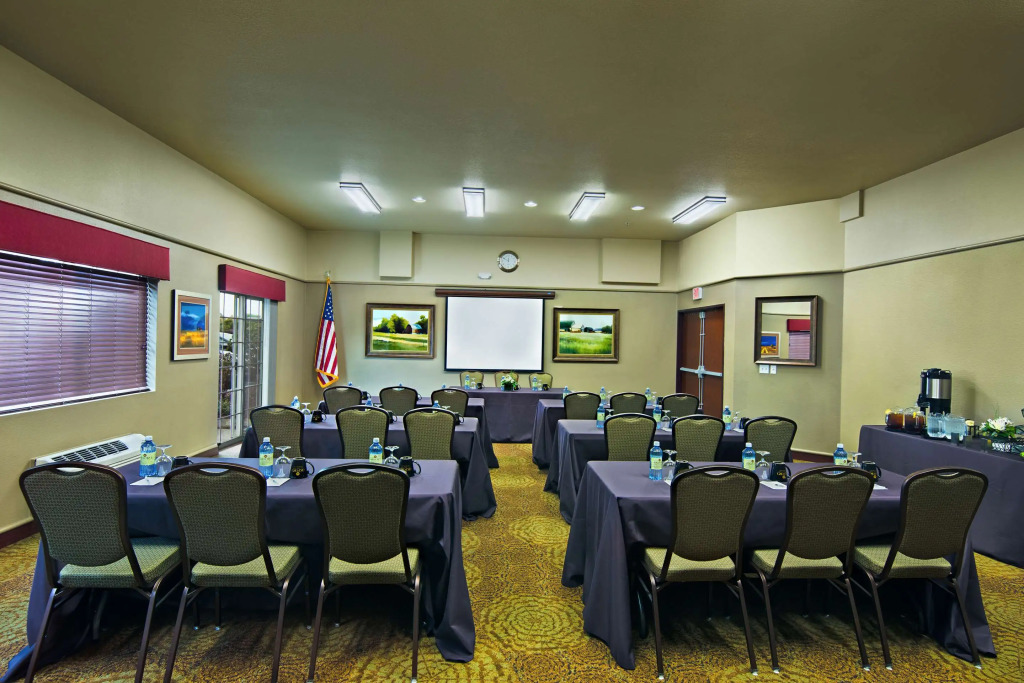 Oxford Suites Hermiston