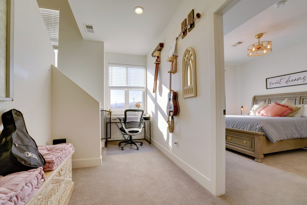 Walk to Main Street! Sleek Grand Junction Stay