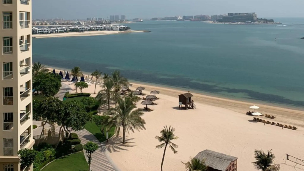 Al Dabas Beach Views 3BD Sleeps 6 Beachfront