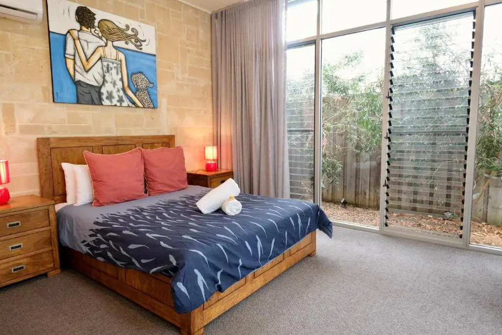Arthouse, beach 200m, kids TV area, air-con