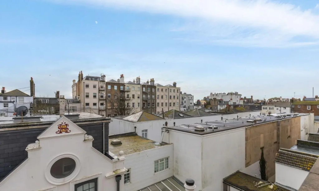 Seabright Townhouse | By My Getaways | Parking for one car
