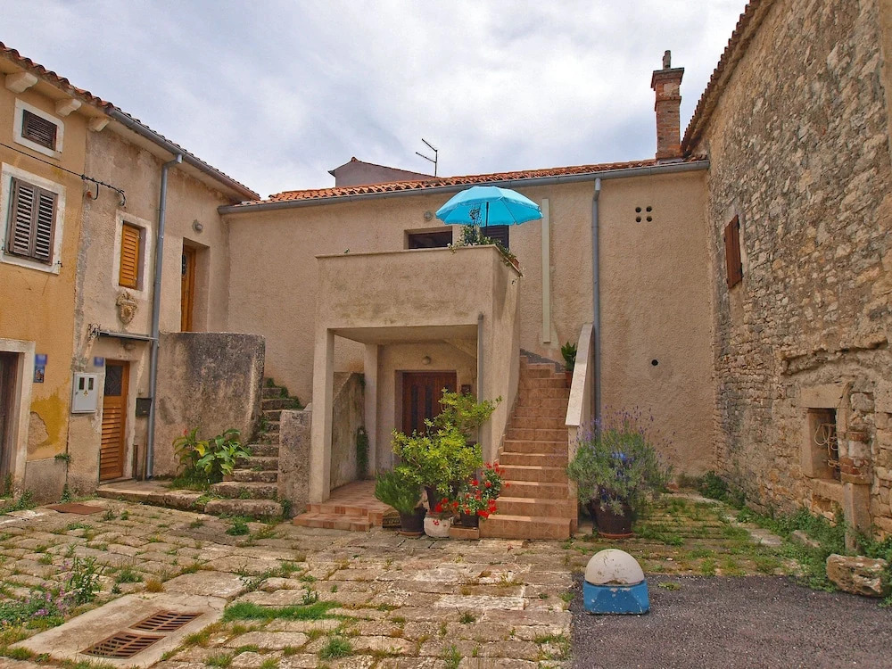 Apartment 256