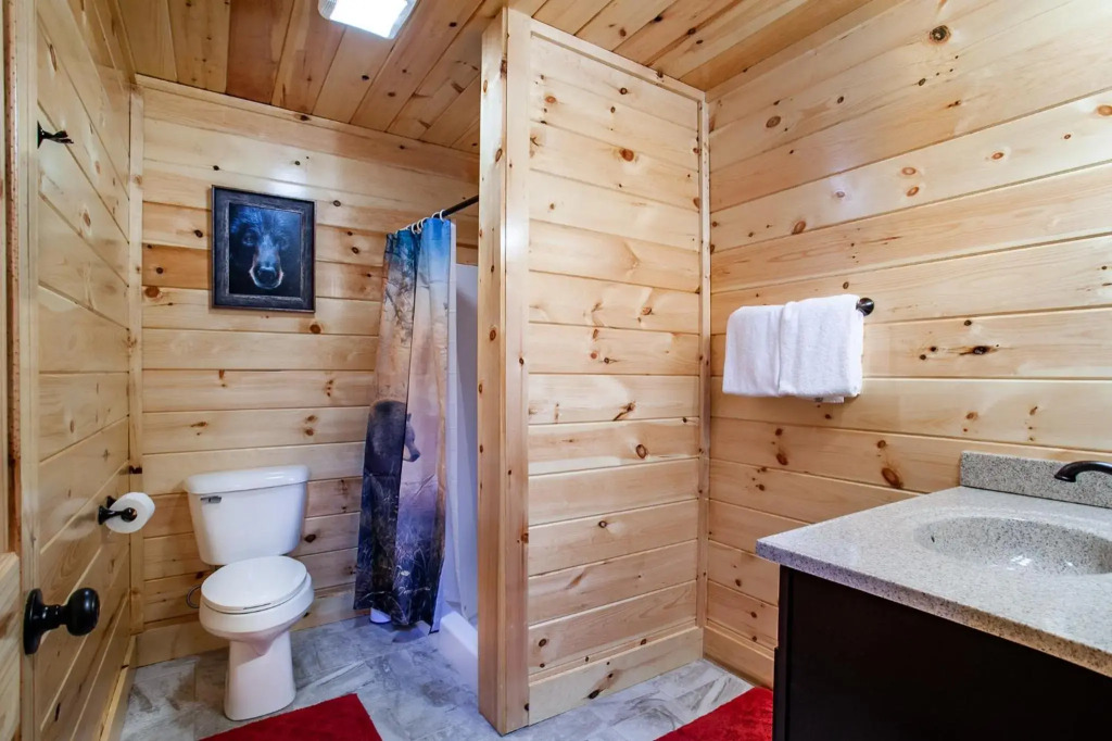 Swimming Bears Lodge 2 with Pool, Hot Tub and Theater