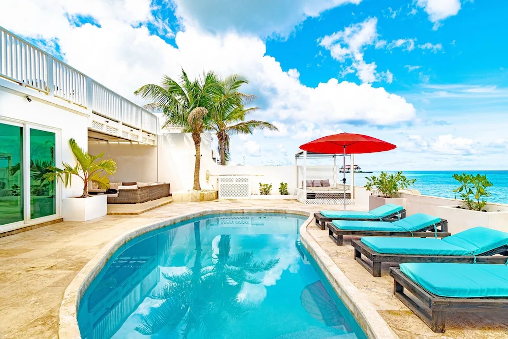 Caprice 7 Ocean Front Villa private Pool