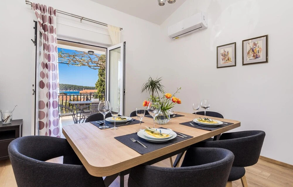 Nice Apartment in Barbat with Hot Tub, WiFi & 3 Bedrooms