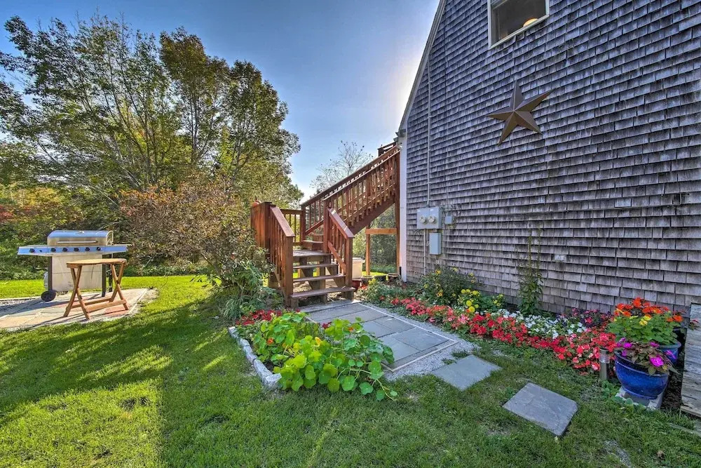 Boothbay Apt w/ Furnished Deck ~ 1 Mi to Bay