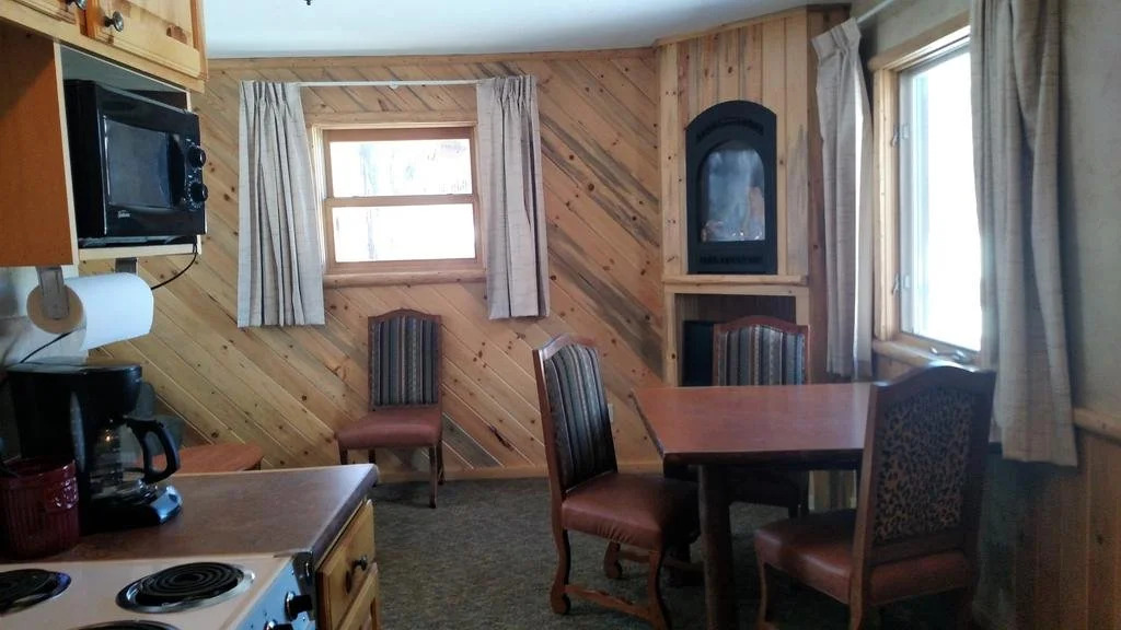 Four Seasons Lodge