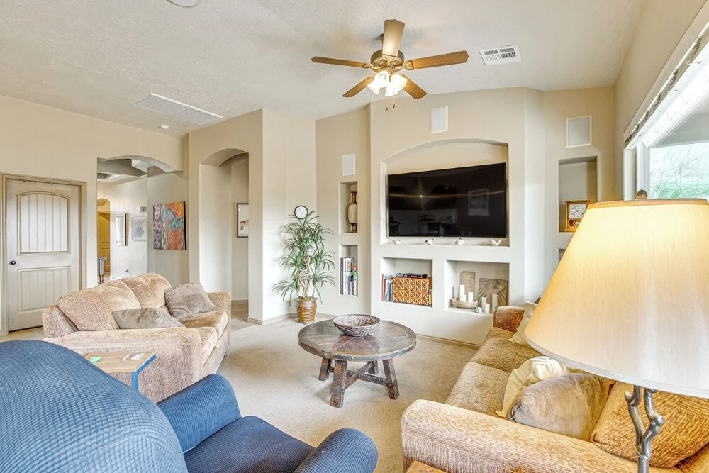 Hike, Golf & Try Your Luck! Mtn-view Mesquite Home