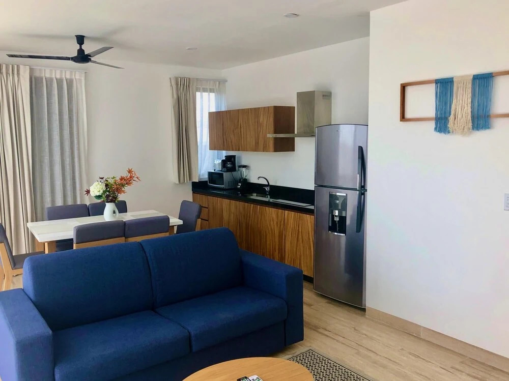 Fantastic Condo Perfect for Relaxation Yoga Massage Room in Building Rooftop Pool Sunbeds