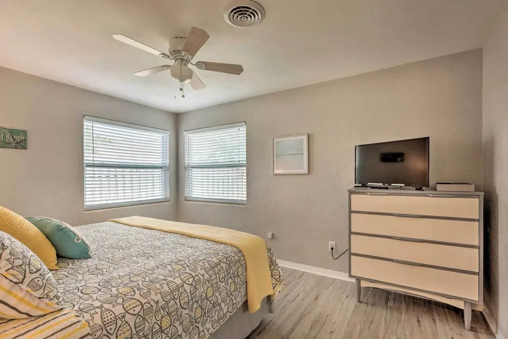 Bright Bungalow With Porch: Walk to Ormond Beach!
