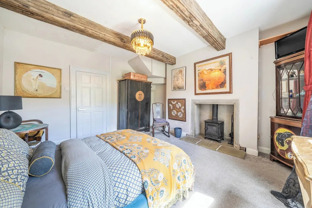 Hebden Bridge - House - Sleeps 8 - Pet Friendly