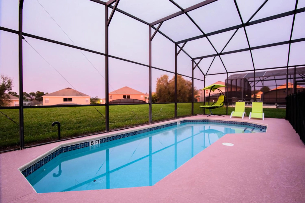 8BR -private swimming pool -gated resort community -suitable for family & group getaways -5 miles to Disney