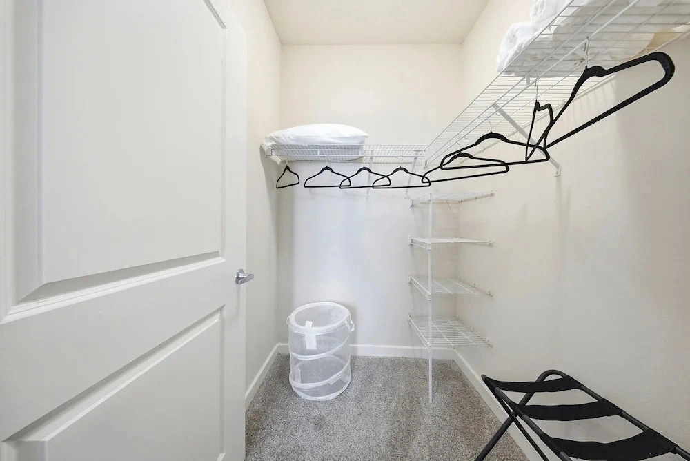 Modern 2BR w Pool Pet-friendly Unit 19