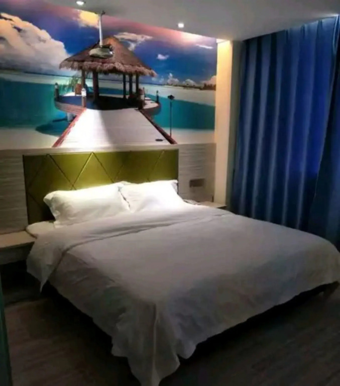 OYO8018 Central theme Hotel