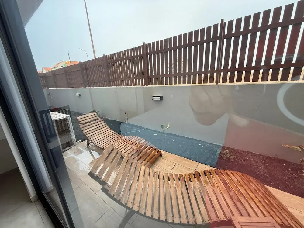 Joli Beach House - Spacious Ground Floor T2 Apartment