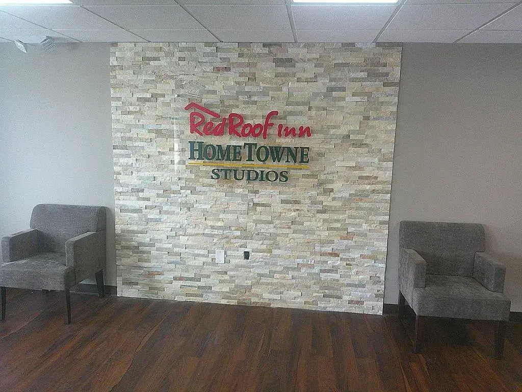 HomeTowne Studios by Red Roof Richmond - Airport Sandston