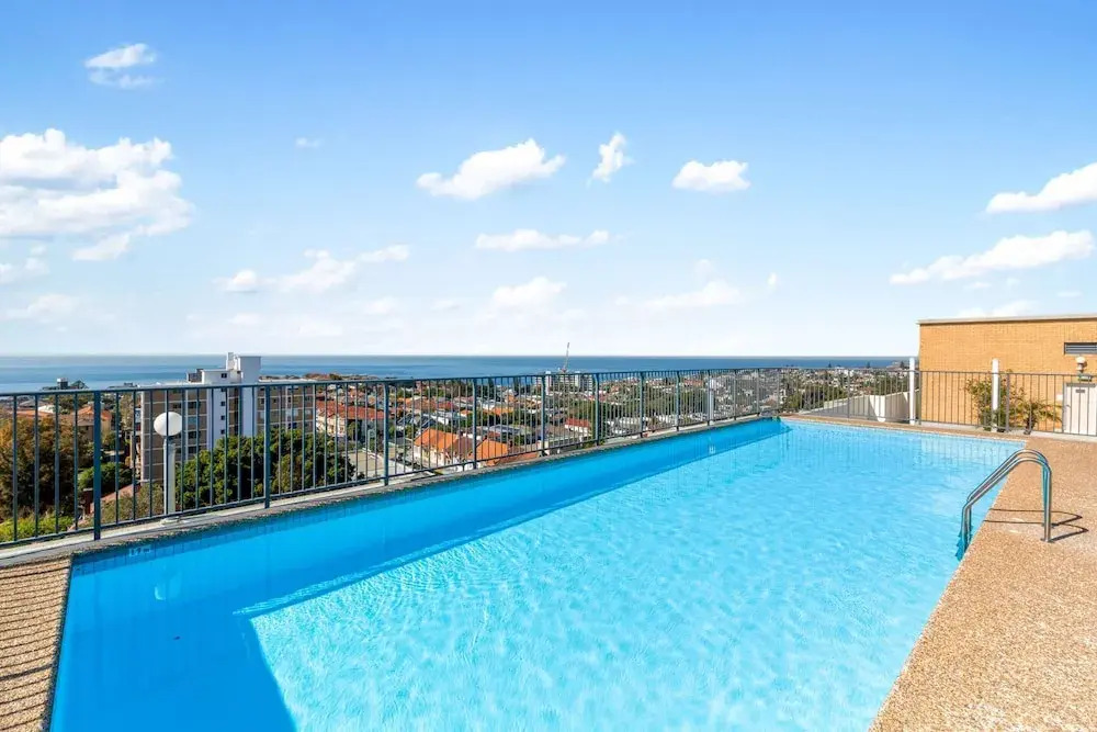 Bondi Studio Apartment With Pool & Rooftop Views