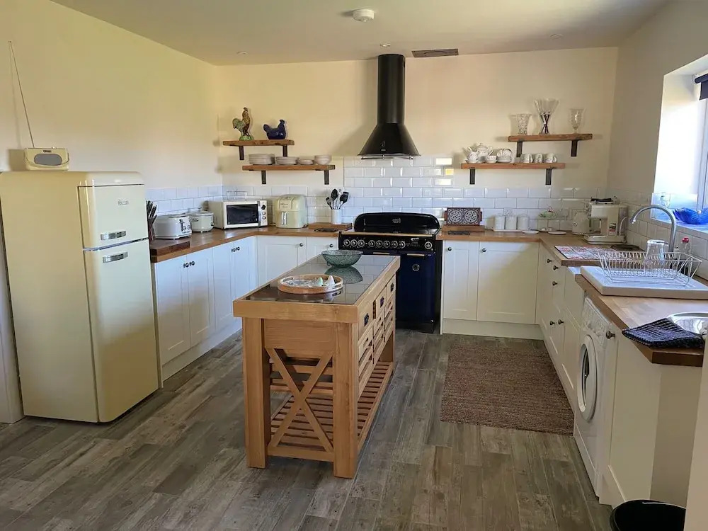 Country Retreat Sleeps 2 Near Cymyran Beach