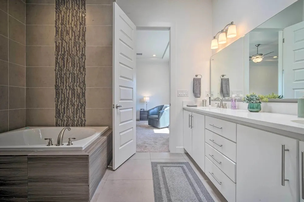 Upper Valley El Paso Home w/ Hiking Access On-site