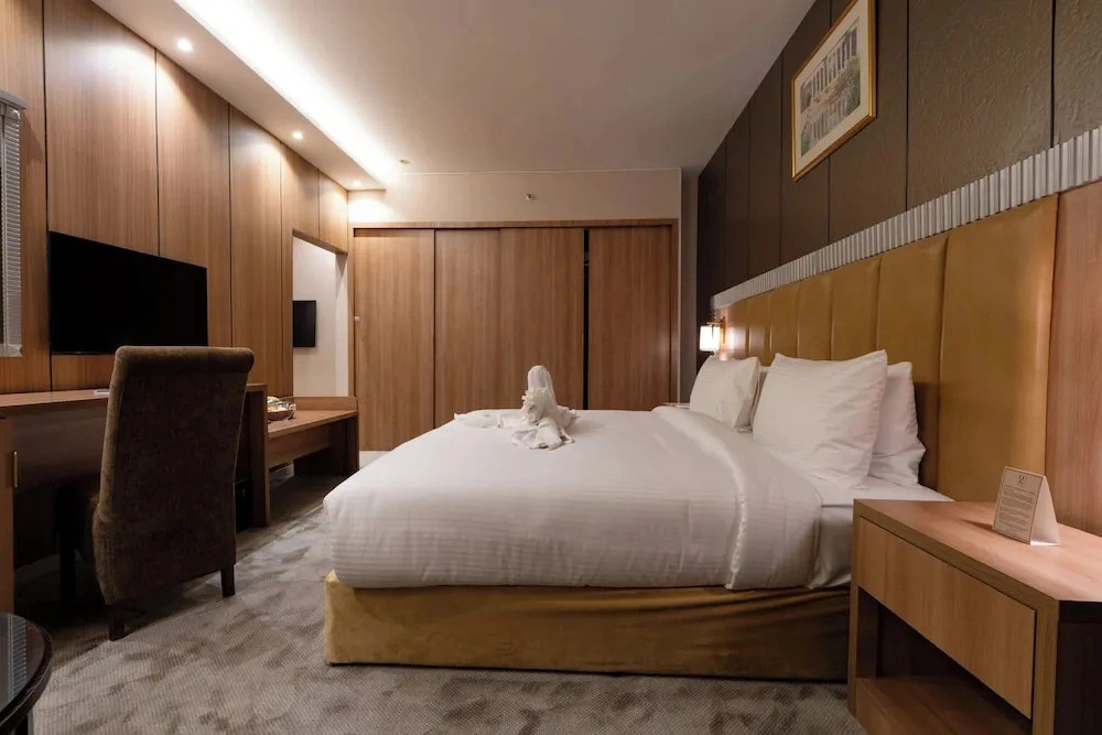 Luxe Grand Hotel