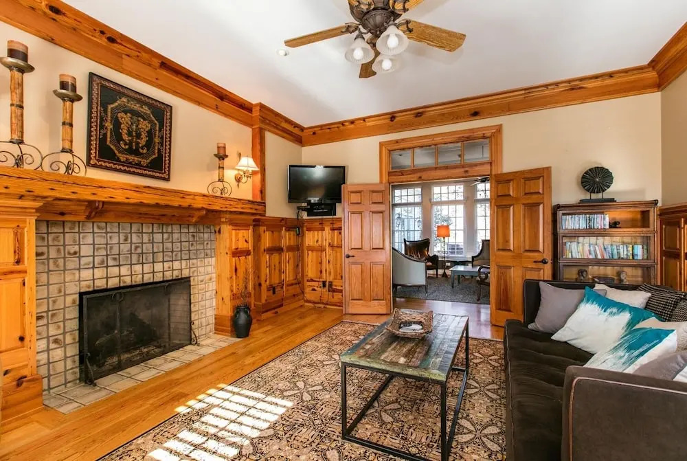 Hart House- A Luxurious Asheville Vacation Country ! 6 Bedroom Home
