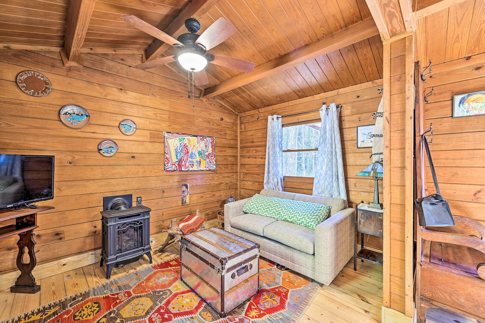Rosman Vacation Rental w/ Charcoal Grill!