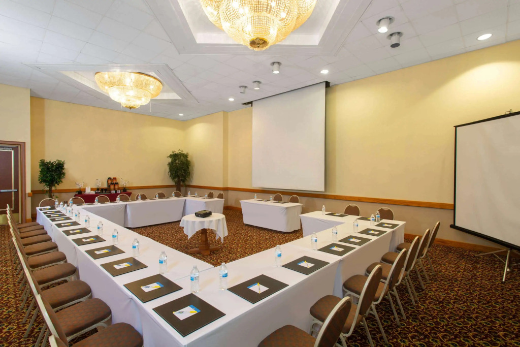 Days Inn & Suites by Wyndham Tallahassee Conf Center I-10