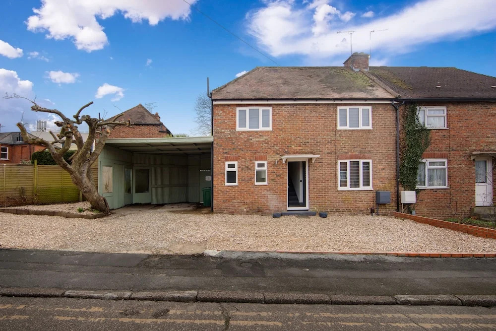 4 Bed - Sleeps 6 - Private Garden - Free Parking