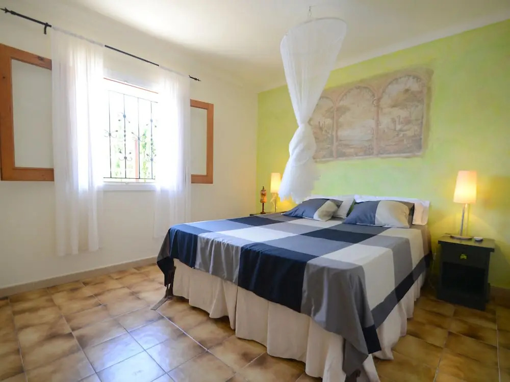 Villa Can Pau, pool and garden close to the beach