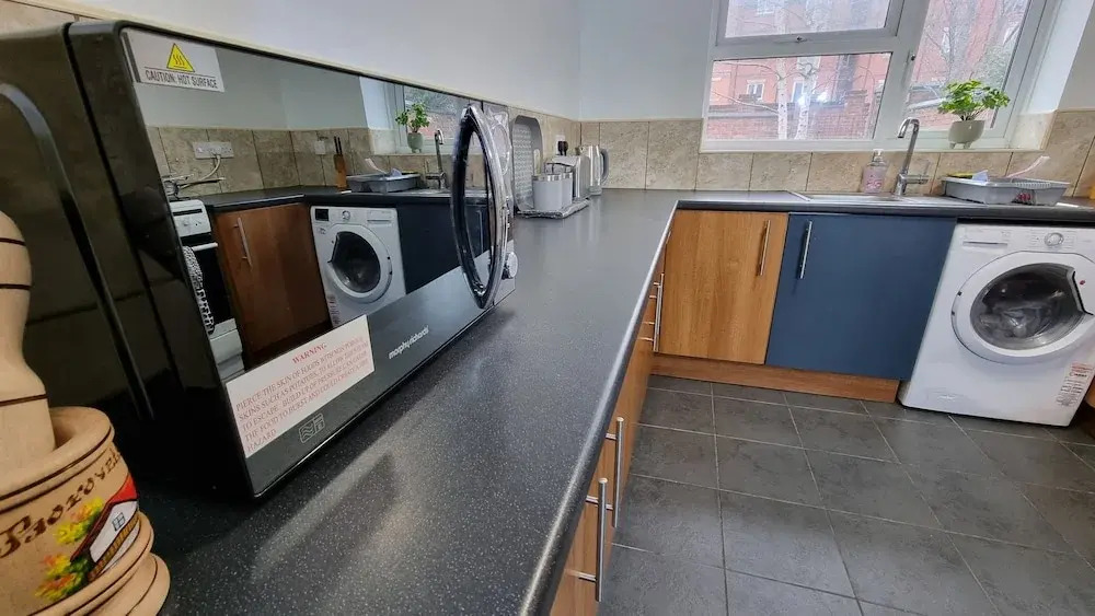 Spacious 4-bed House Great Location Coventry