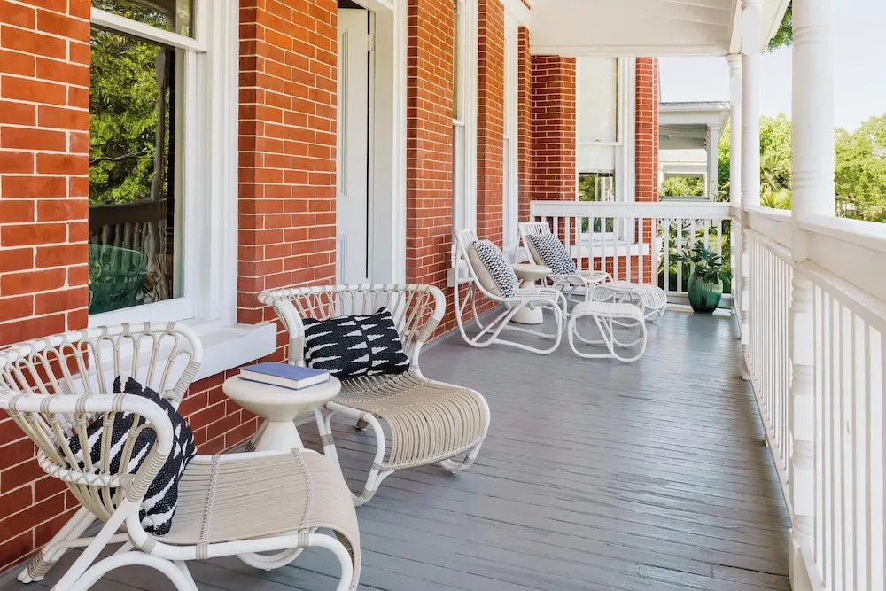 Grand Maloney Hotel