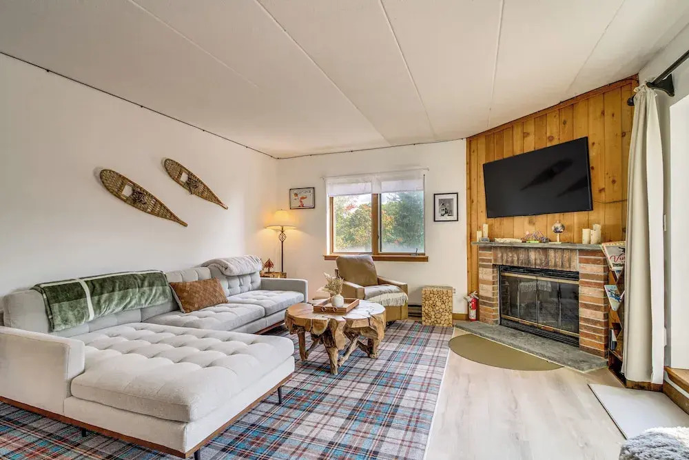 'bearfoot Apres' Mtn-view Condo < 1 Mi to Mt Snow!
