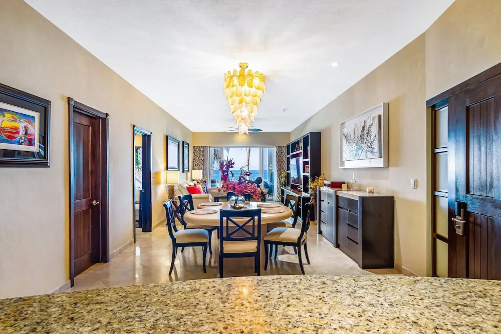 Beachfront Dream Retreat With Pool, Tennis & gym Access - Washer/dryer, AC