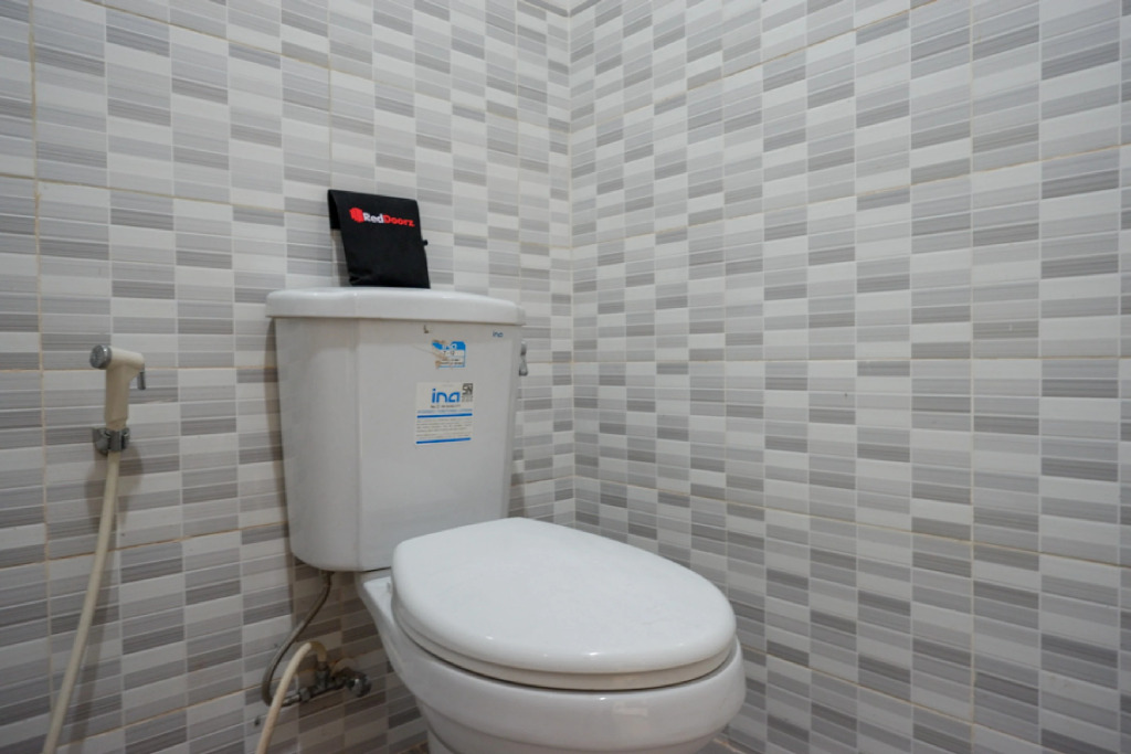 RedDoorz Hostel near Kota Lama Semarang