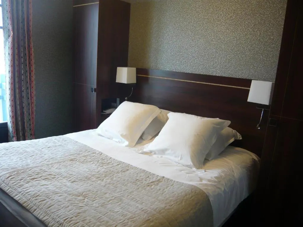 Ambassadeurs Logis Hotel