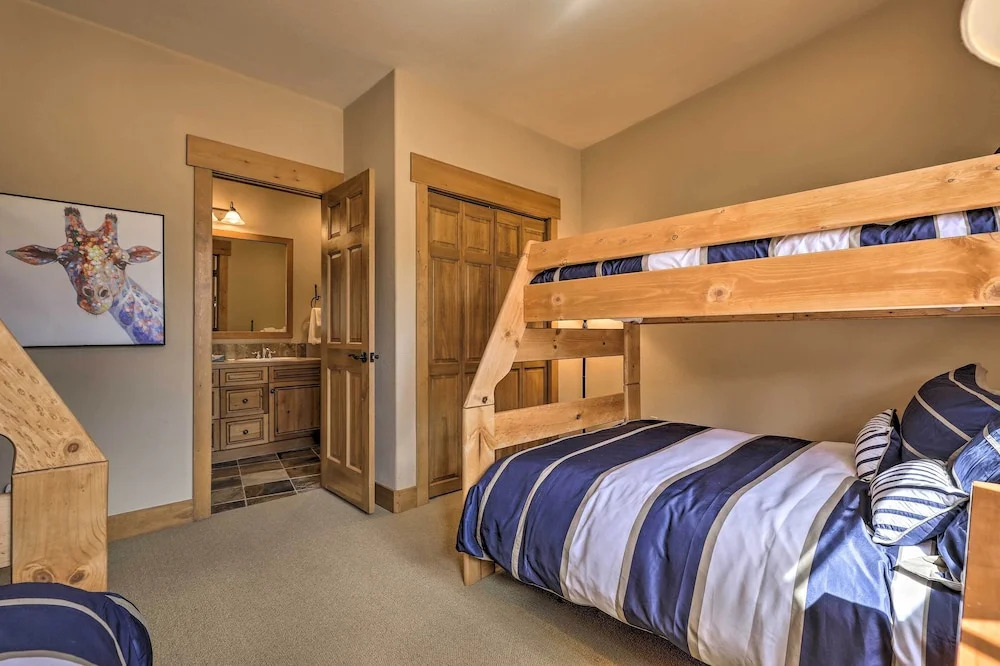 Keystone Condo on Golf Course w/ Mountain View