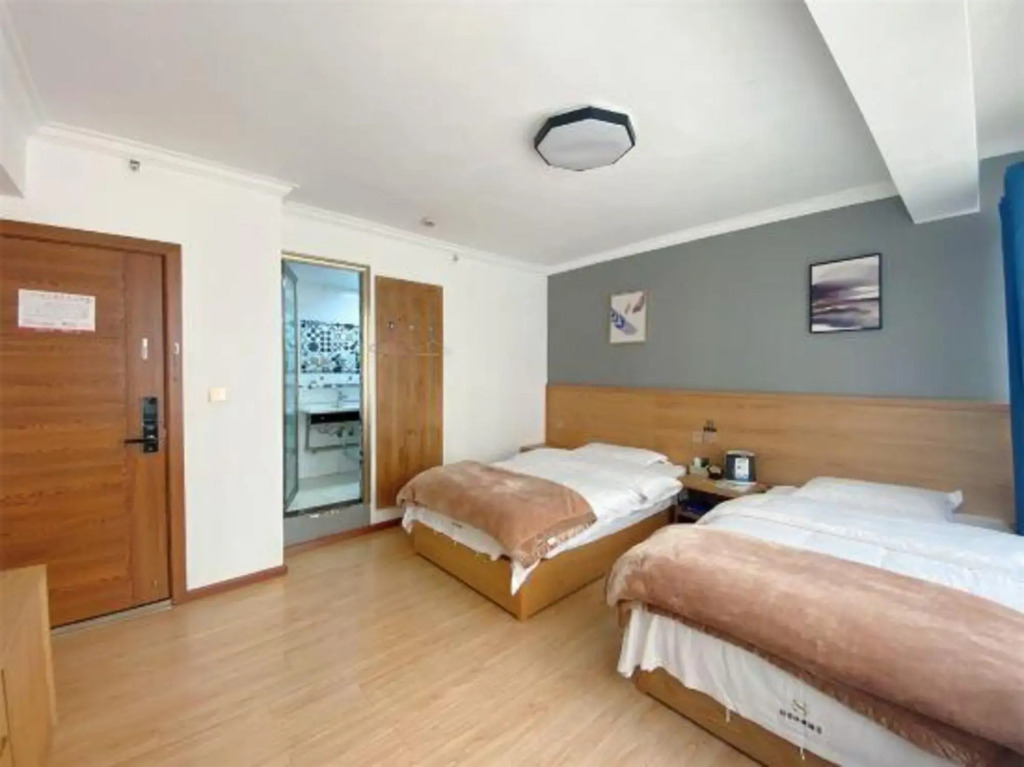 Light hotel