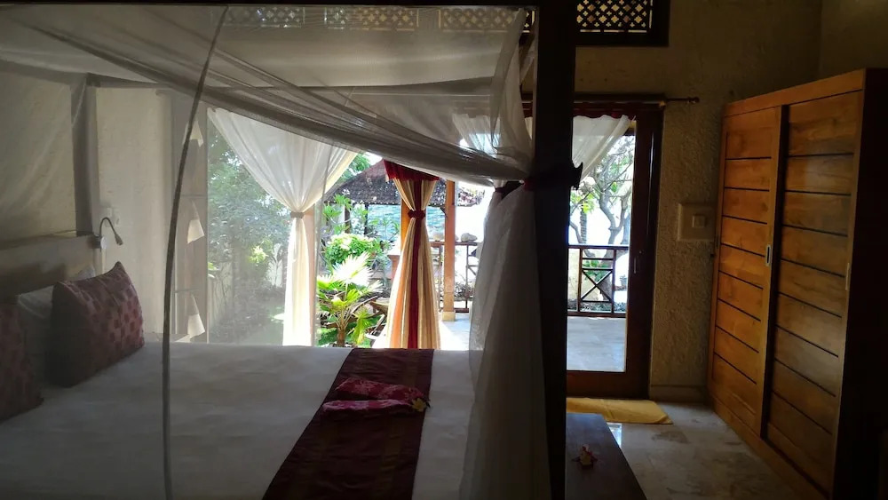 Teluk Indah Beach & Pool Villa