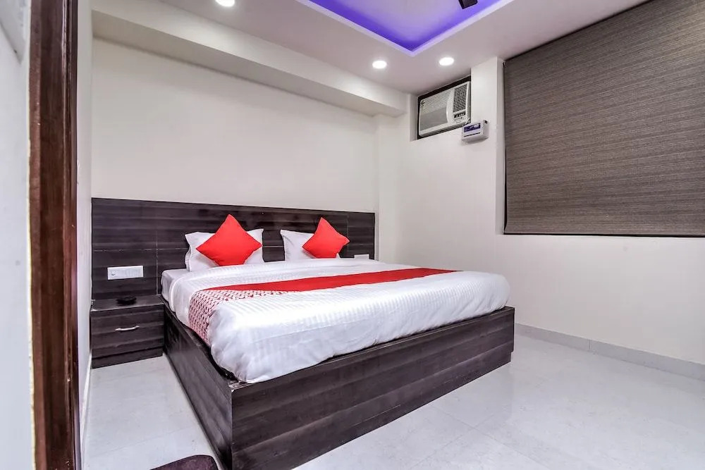 OYO 24236 Q Hotel
