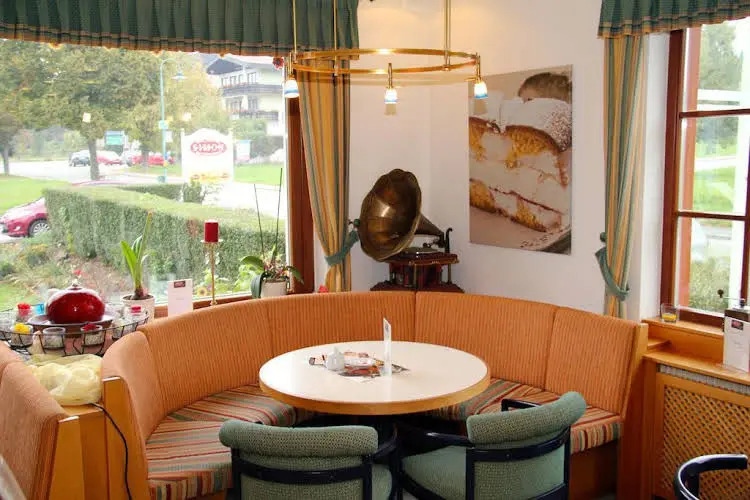 Simon - Hotel & Café